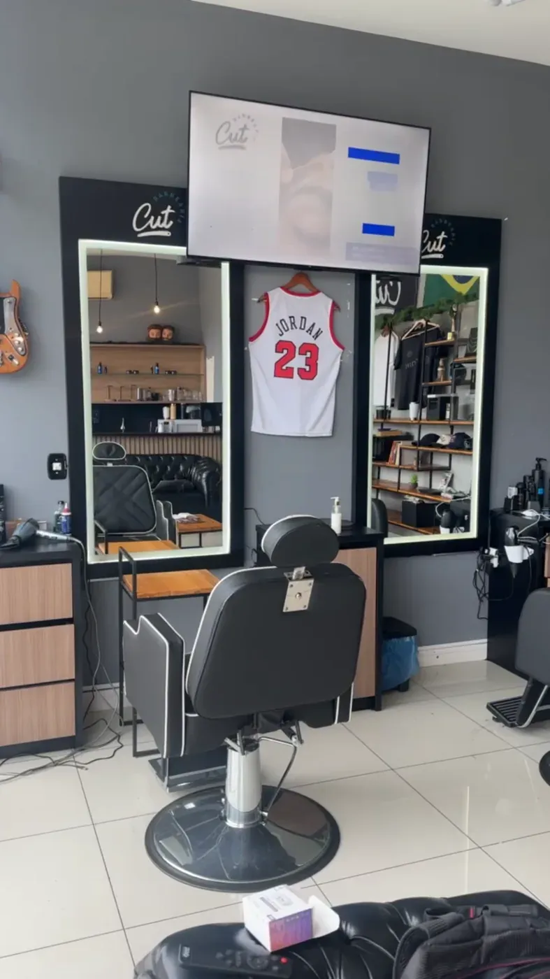 Tela da KIMO em operação na Cut Barbearia, em São Bento do Sul